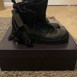 Nike Sf Af1 all black classic. Size 9 no mid soles